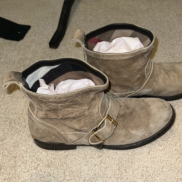 BURBERRY SOFT SUEDE MOTO BOOTIE - Picture 11 of 16